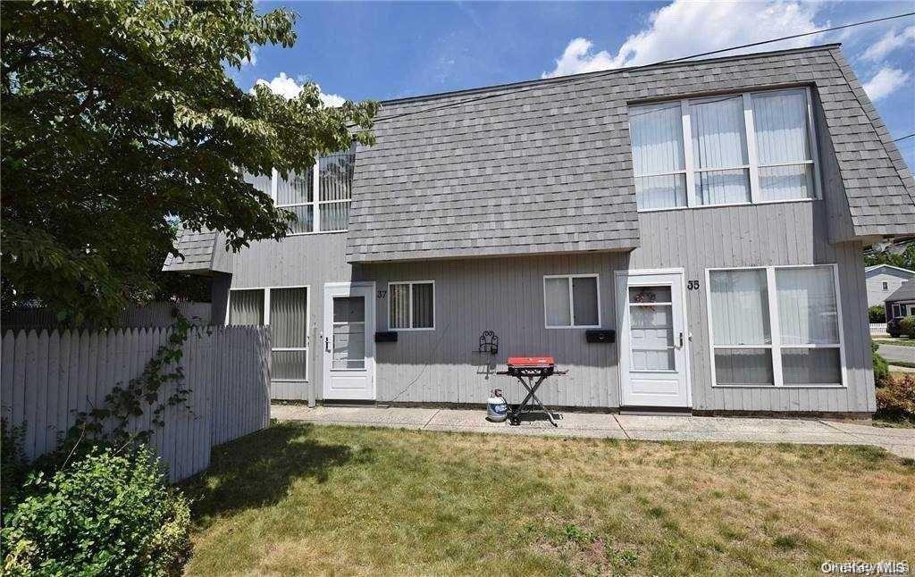35 Linwood Road South Port Washington, NY 11050 - Photo 2 of 20