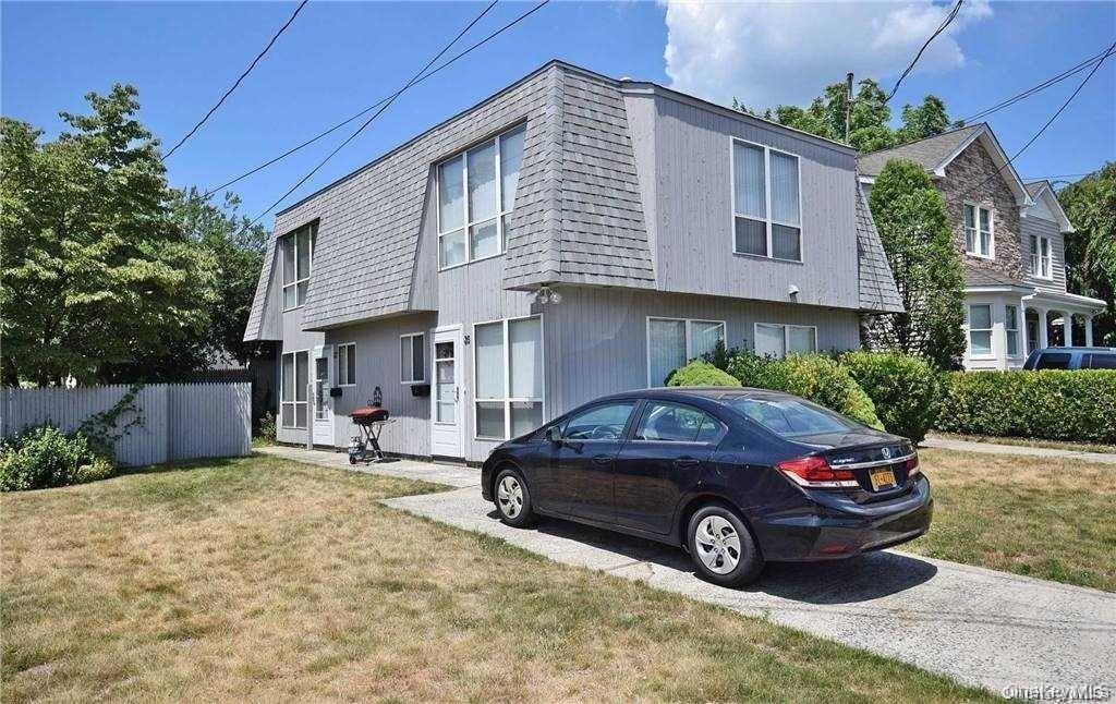 35 Linwood Road South Port Washington, NY 11050 - Photo 3 of 20