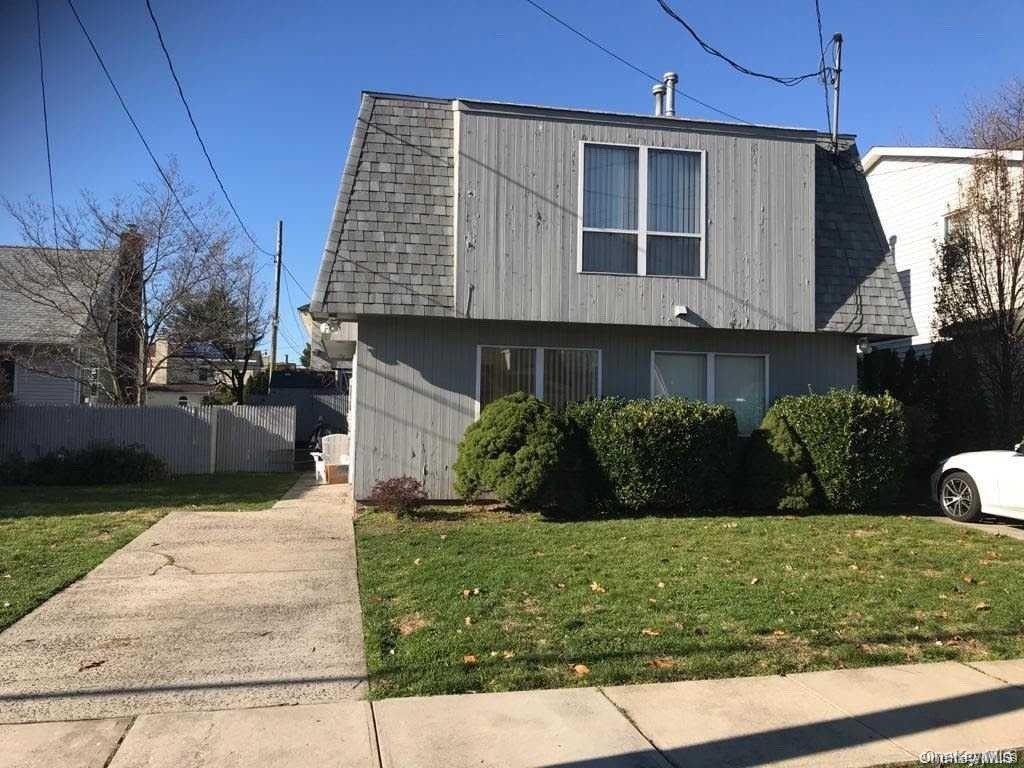 35 Linwood Road South Port Washington, NY 11050 - Photo 4 of 20