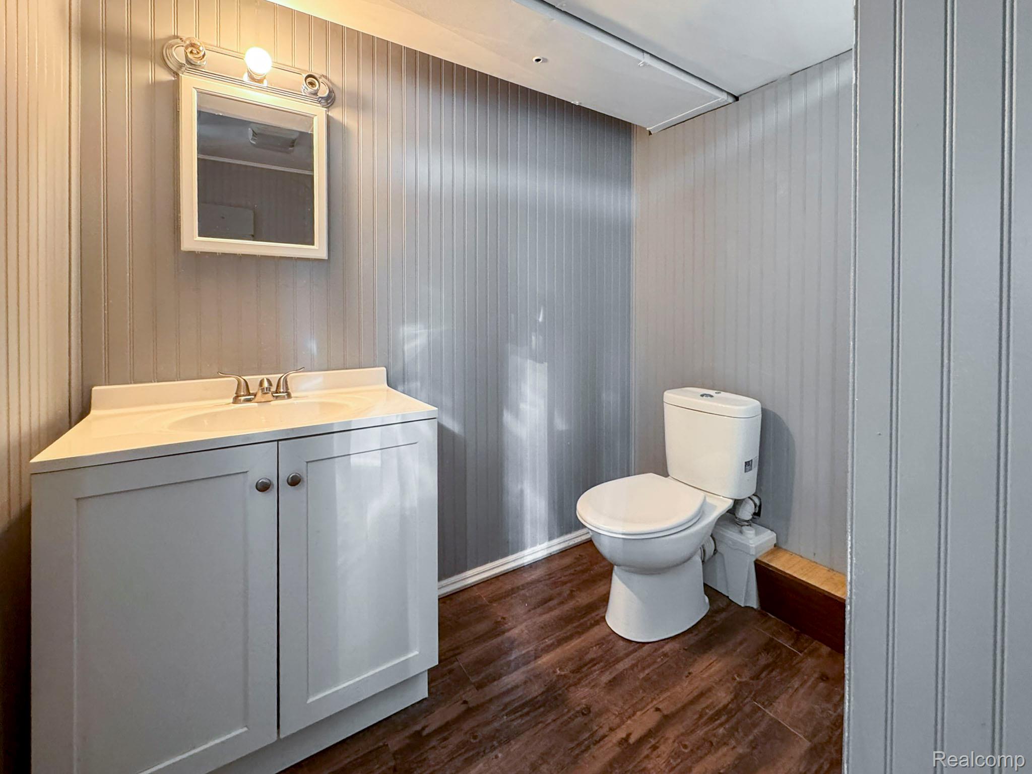 567 Pine Tree Road Lake Orion, MI 48362 - Photo 36 of 43 35 BASEMENT BATH 1.jpg
