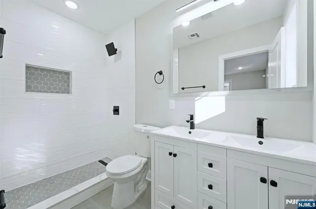 $5,000 | 46 Eppirt Street, East Orange, NJ 07018