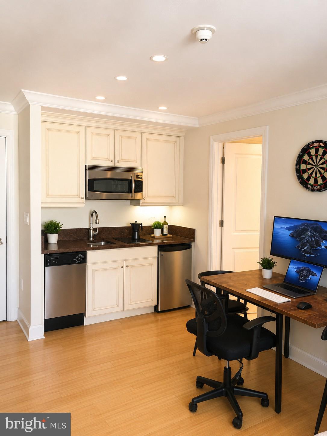 1701-15 Locust Street, Unit 2006 Philadelphia, PA 19103 - Photo 3 of 16