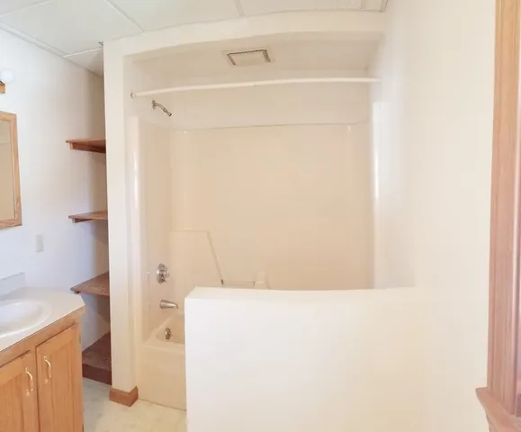 $1,400 | 6 Pond Street, Unit 2, Spencer, MA 01562