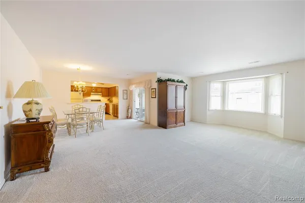 $187,900 | 8597 Mathias Drive, Unit 43, Grosse Ile, MI 48138