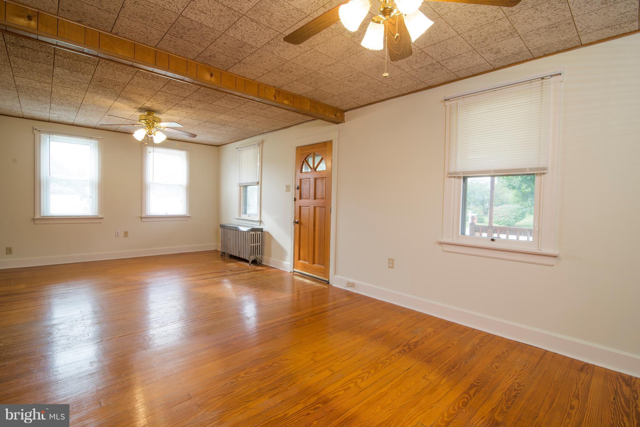 11411 Englewood Road Hagerstown, MD 21740 - Photo 11 of 30 Living Room
