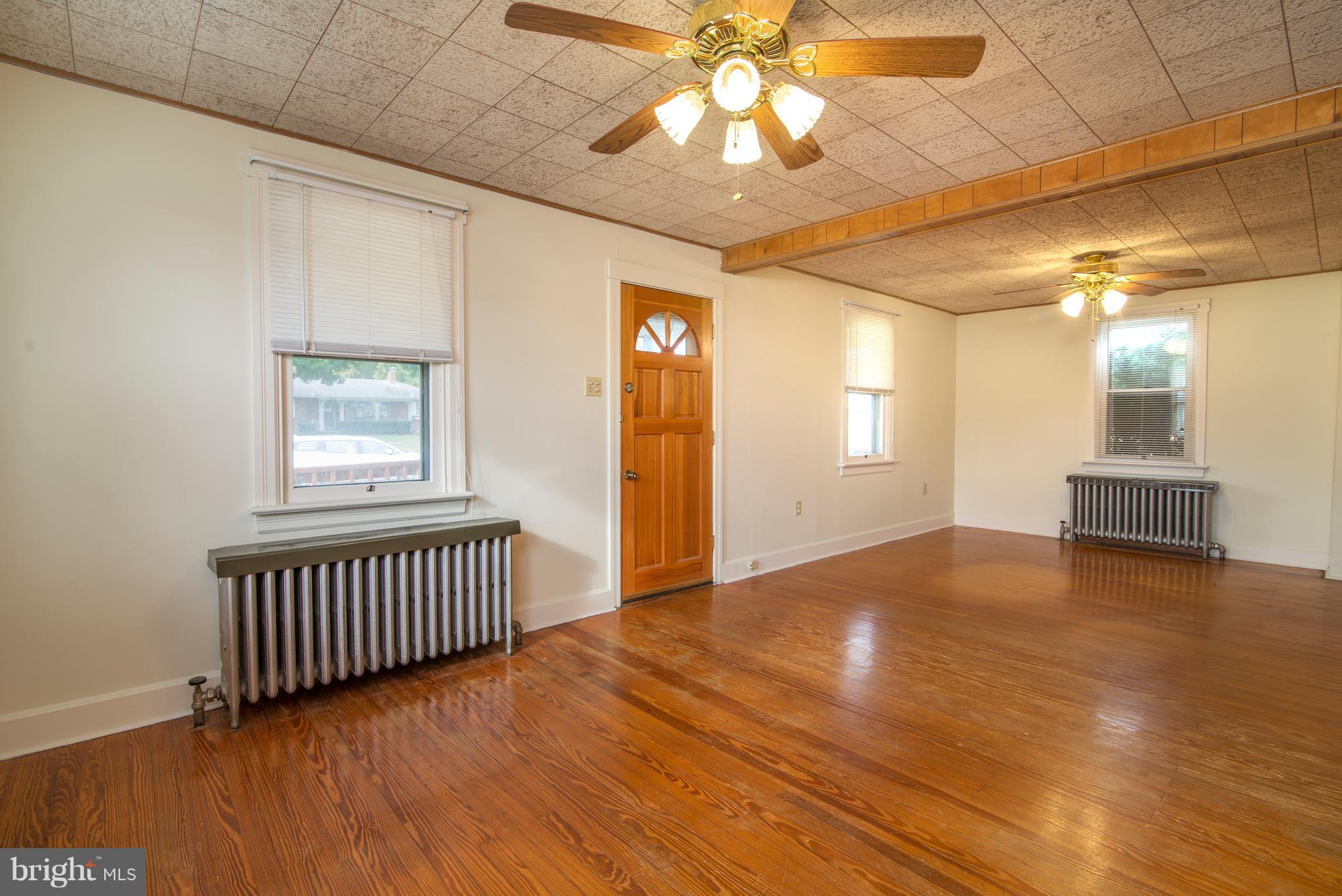 11411 Englewood Road Hagerstown, MD 21740 - Photo 12 of 30 Living Room