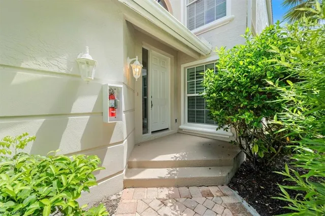 $599,000 | 1580 Clermont Drive, Unit L202, Naples, FL 34109