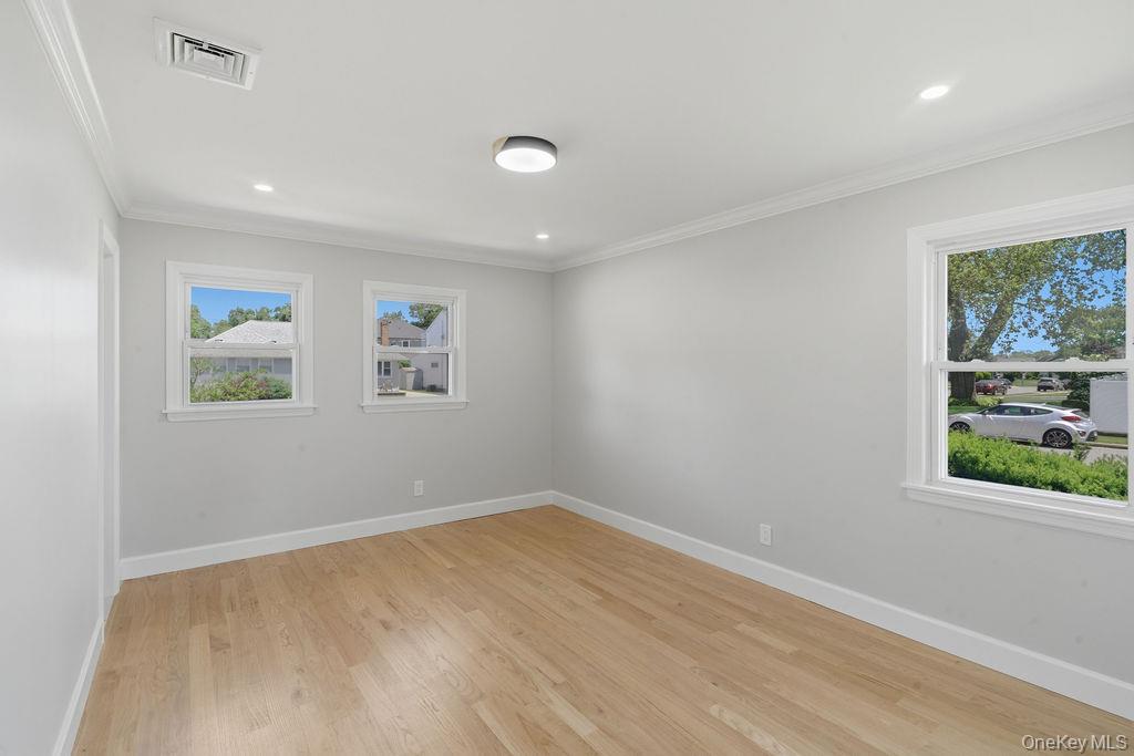 2934 Kinloch Road Wantagh, NY 11793 - Photo 14 of 34