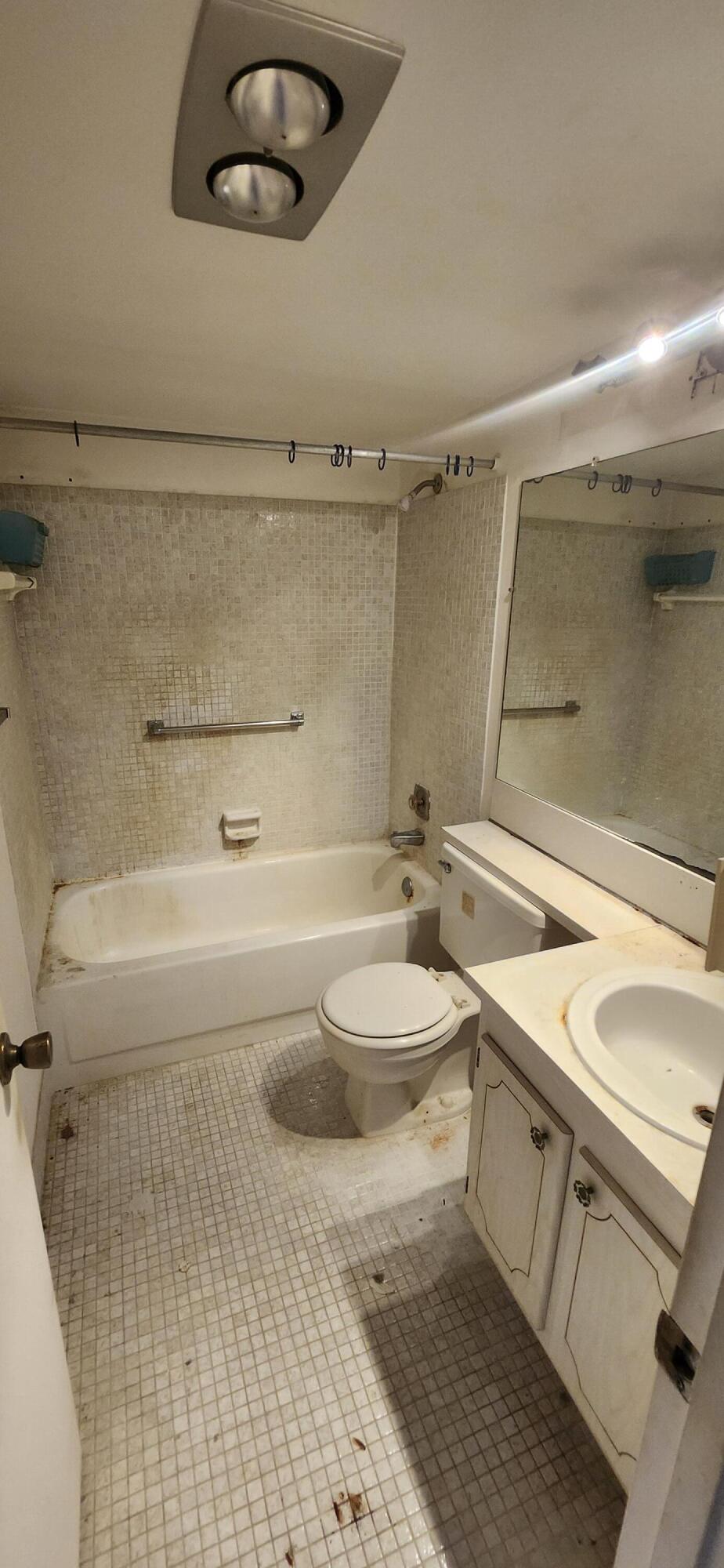 350 Farnham Q Deerfield Beach, FL 33442 - Photo 5 of 9 20250711_101050