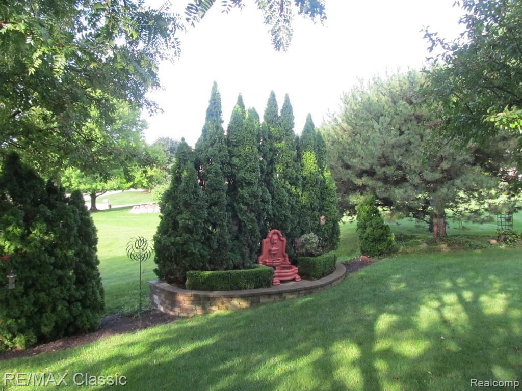36755 Chesapeake Road Farmington, MI 48335 - Photo 33 of 36 UNADJUSTEDNONRAW_thumb_4a58.jpg