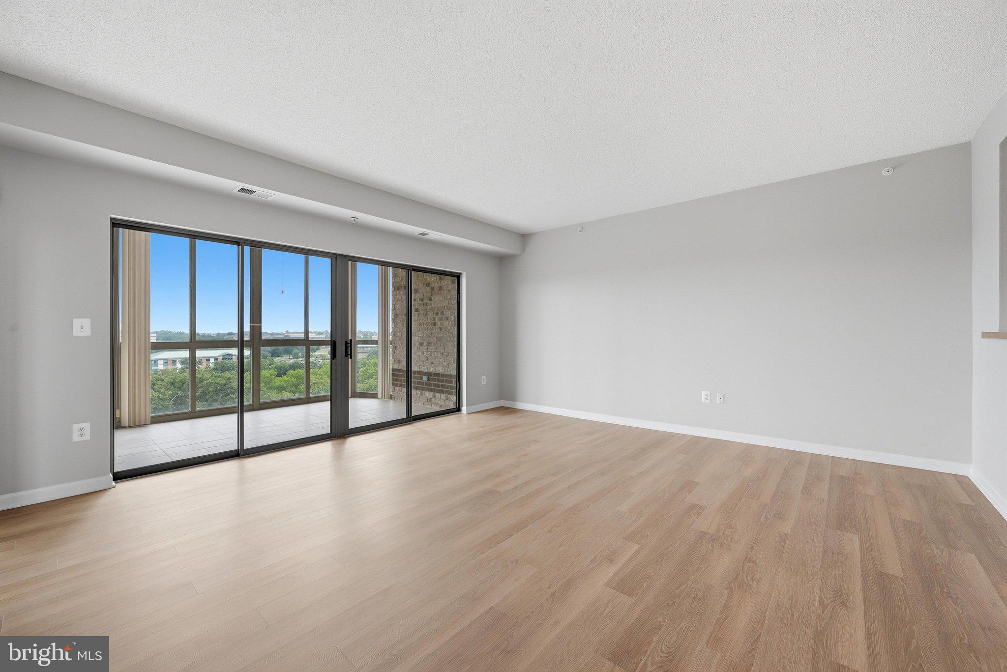 19375 Cypress Ridge Terrace, Unit 922 Leesburg, VA 20176 - Photo 7 of 89 Living Room