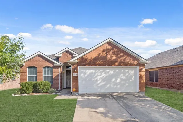 $1,900 | 8925 Yosemite Trail, Cross Roads, TX 76227