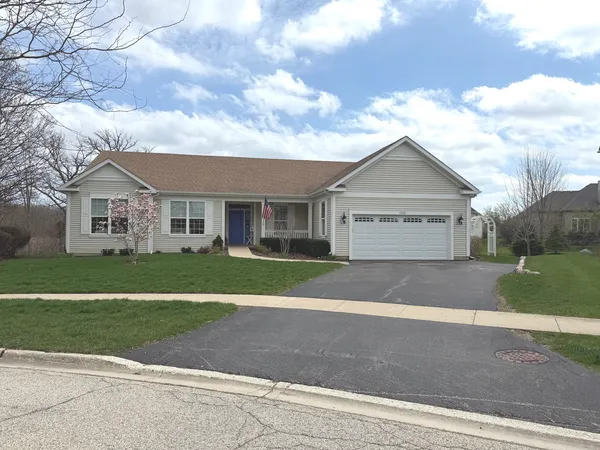 1126 Oak Point Court, Antioch, IL 60002