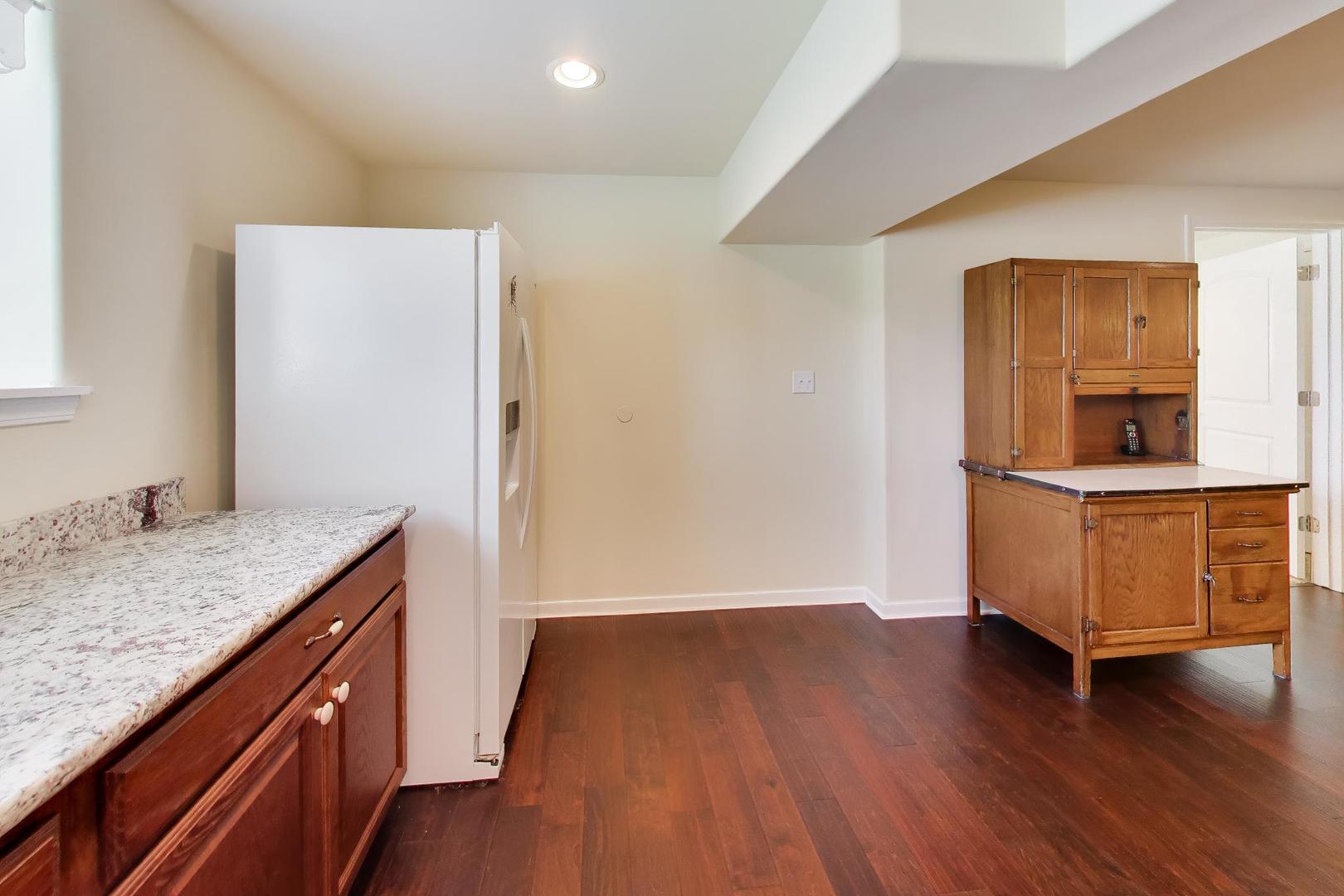 1126 Oak Point Court Antioch, IL 60002 - Photo 33 of 55