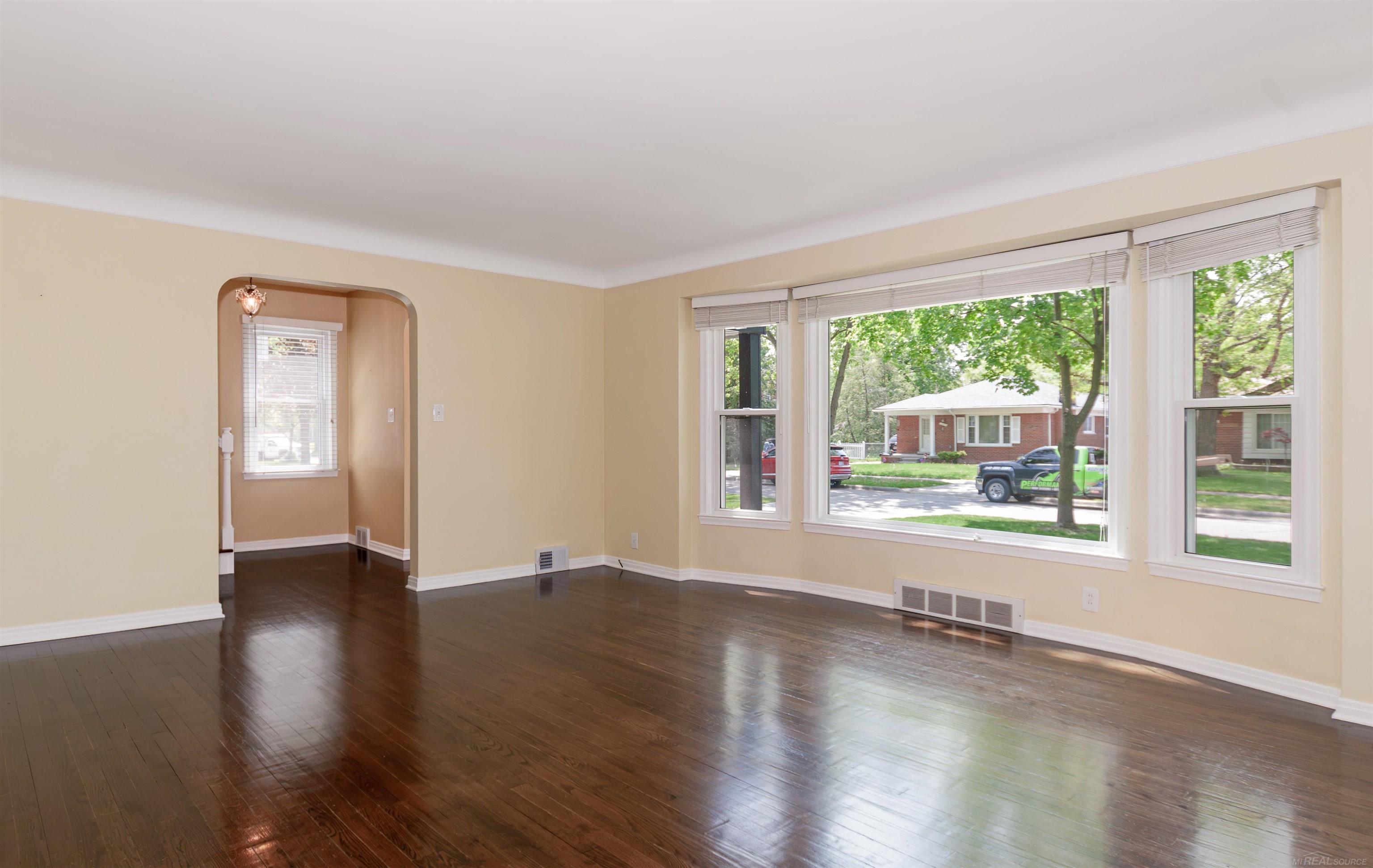 1772 Prestwick Road Grosse Pointe, MI 48236 - Photo 7 of 58 50110096-6.JPG