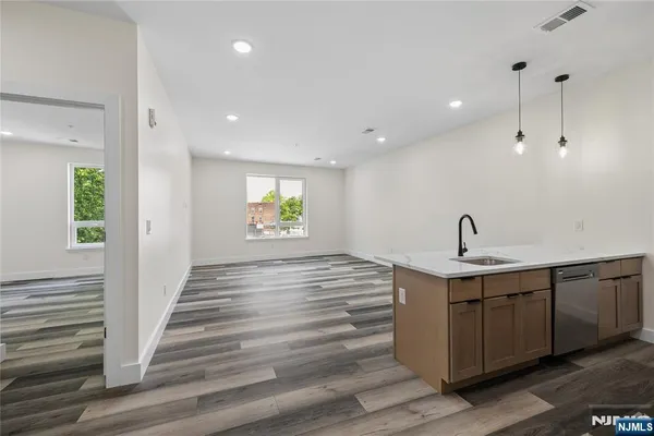 $2,400 | 448-452 South Orange Avenue, Unit 205, Newark, NJ 07103