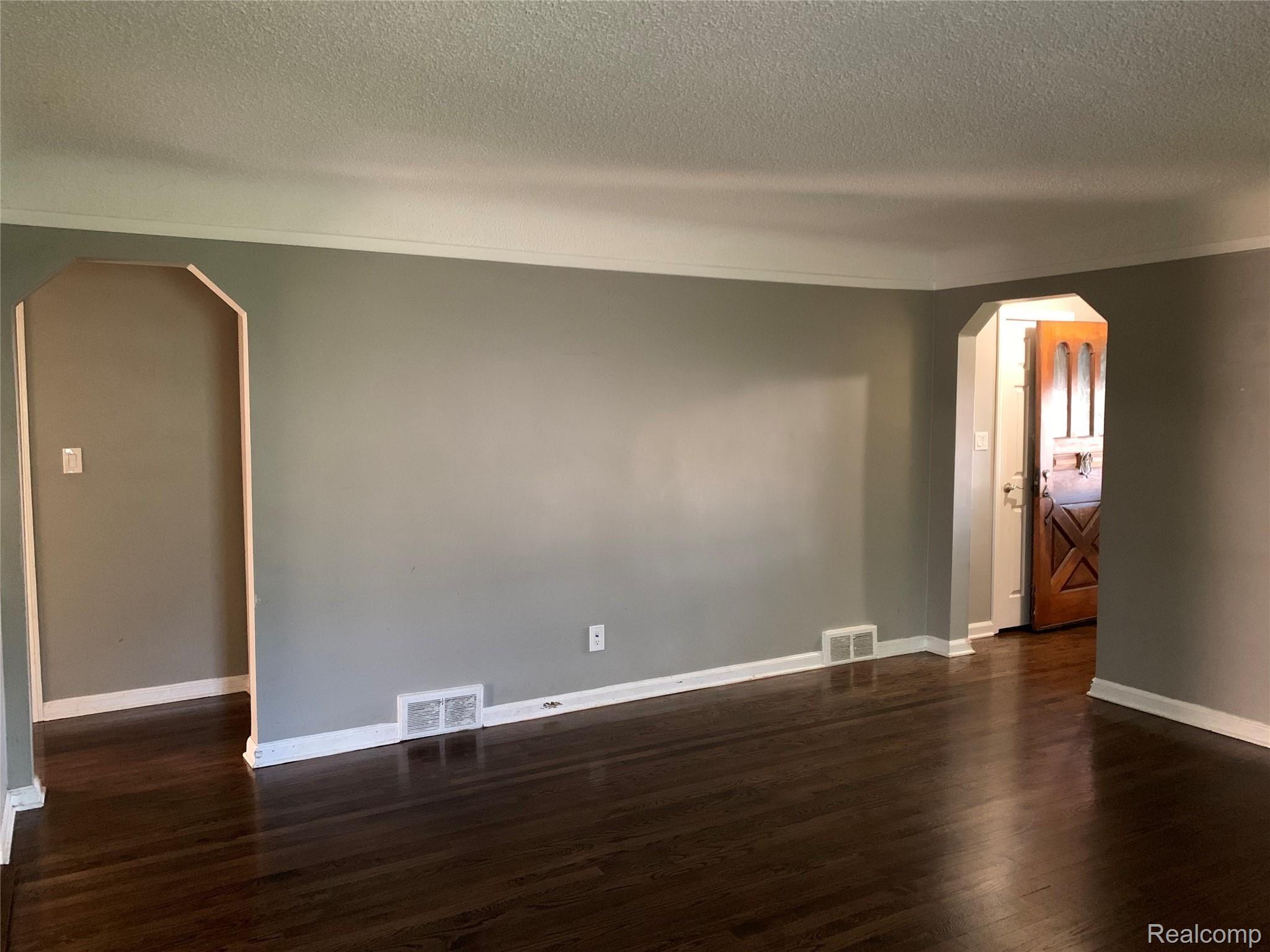 12029 Inkster Road Livonia, MI 48150 - Photo 9 of 26 IMG_6422.JPG