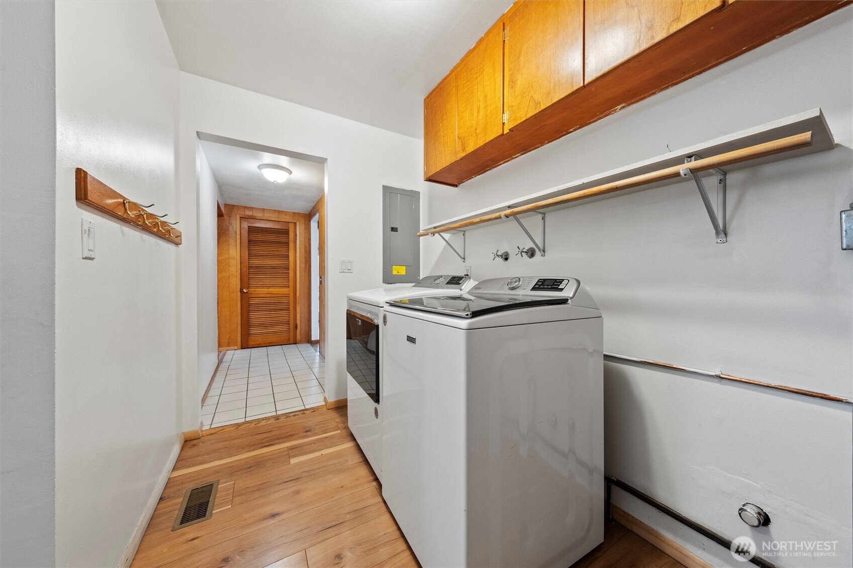 401 Statter Road Ephrata, WA 98823 - Photo 16 of 40 a utility room with dryer and washer