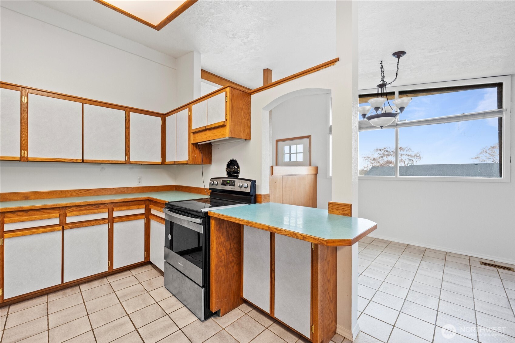 401 Statter Road Ephrata, WA 98823 - Photo 23 of 40 a kitchen with stainless steel appliances granite countertop a sink stove and cabinets