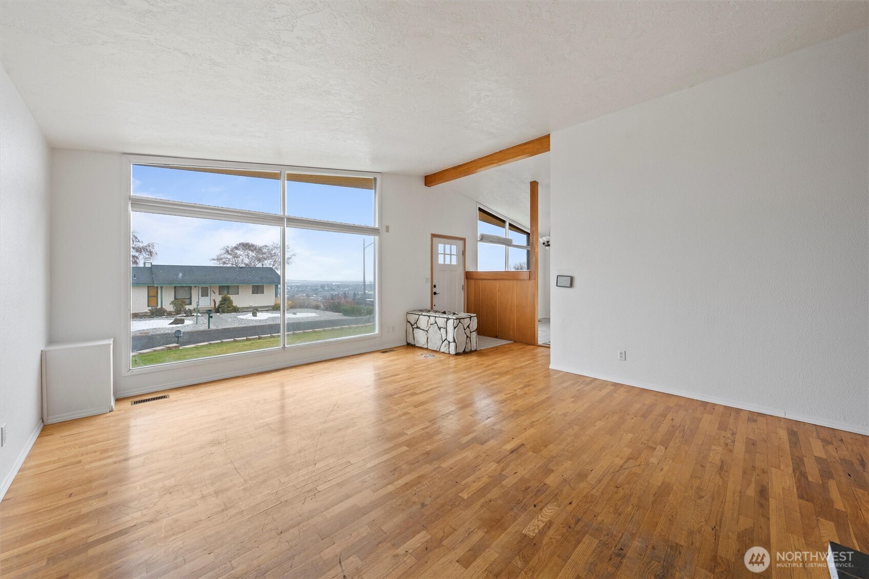 401 Statter Road Ephrata, WA 98823 - Photo 28 of 40 a view of empty room with wooden floor and fan