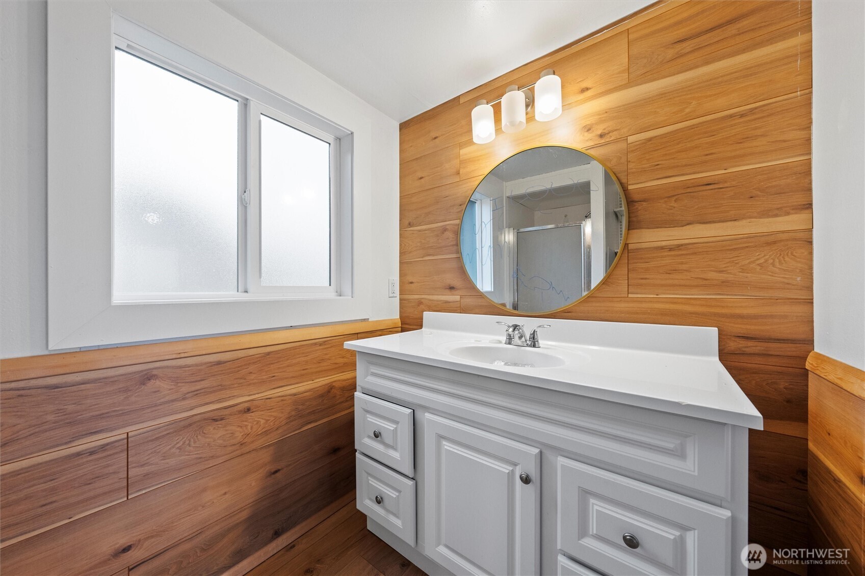 401 Statter Road Ephrata, WA 98823 - Photo 35 of 40 a bathroom with a sink mirror vanity and a vanity