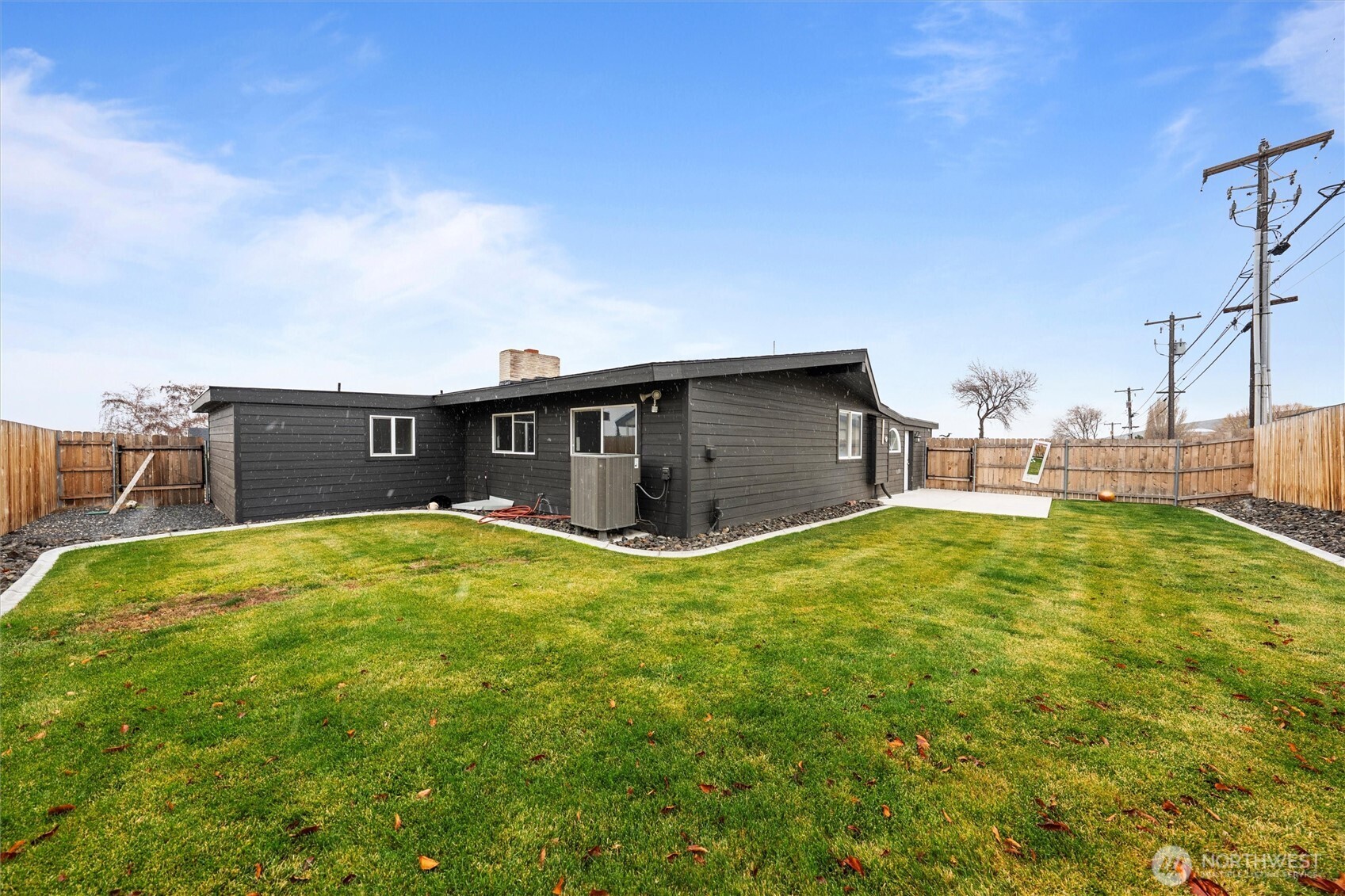 401 Statter Road Ephrata, WA 98823 - Photo 38 of 40 a view of a backyard with a garden