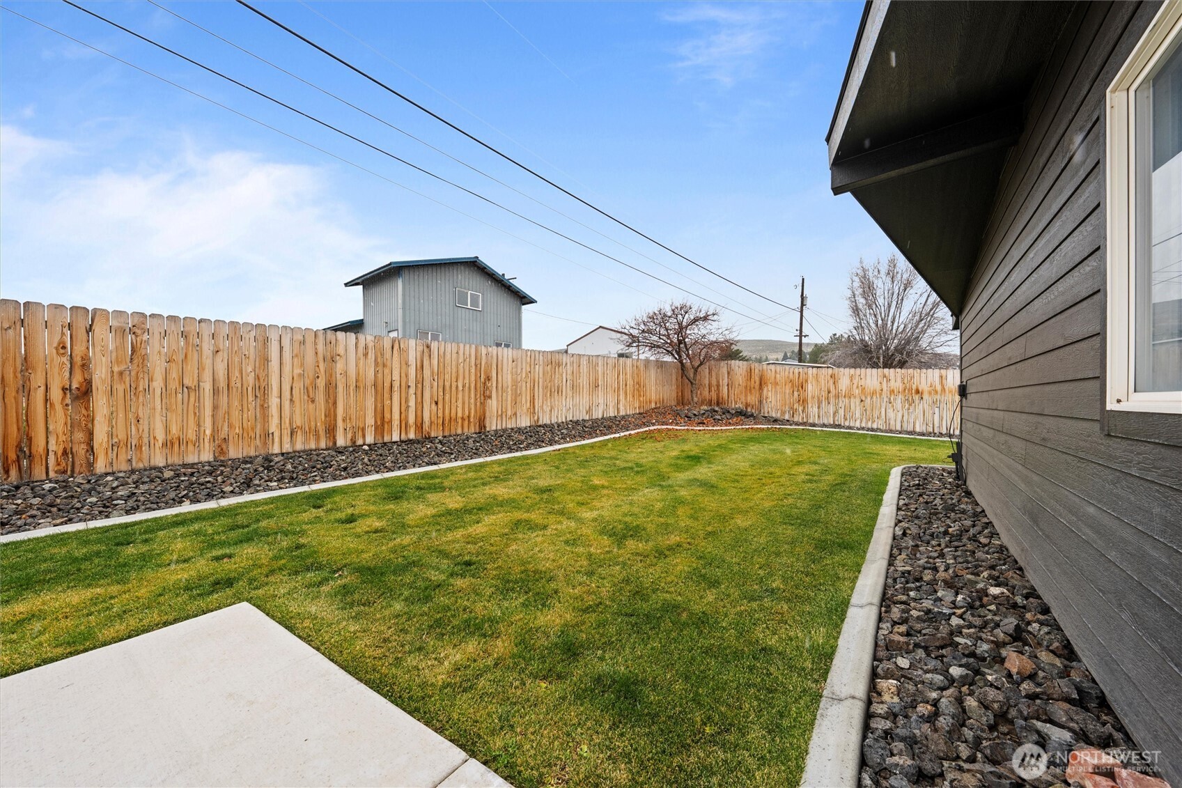 401 Statter Road Ephrata, WA 98823 - Photo 39 of 40 a view of backyard with cabin