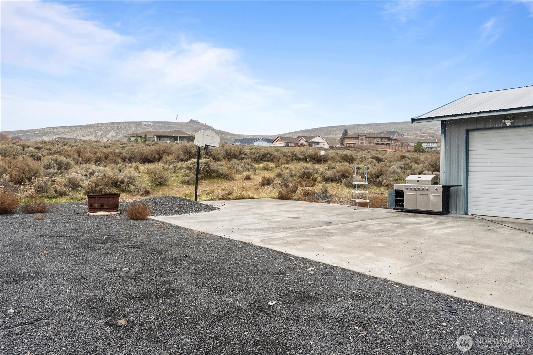 401 Statter Road Ephrata, WA 98823 - Photo 40 of 40 a view of a road with a big yard