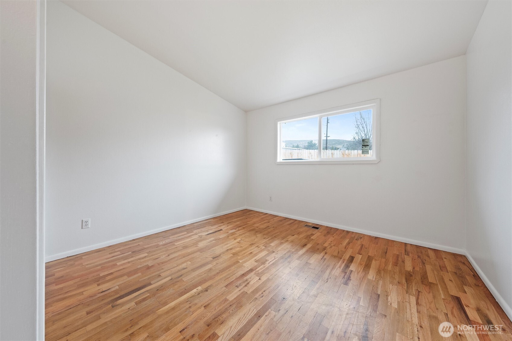 401 Statter Road Ephrata, WA 98823 - Photo 10 of 40 a view of empty room with wooden floor