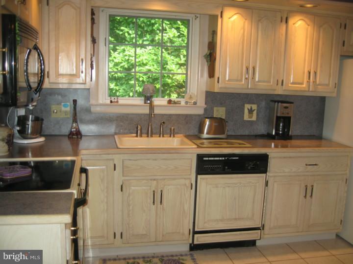 704 Jode Road Audubon, PA 19403 - Photo 5 of 16 Kitchen