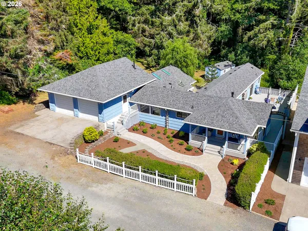 $899,000 | 715 North Laurel, Cannon Beach, OR 97110