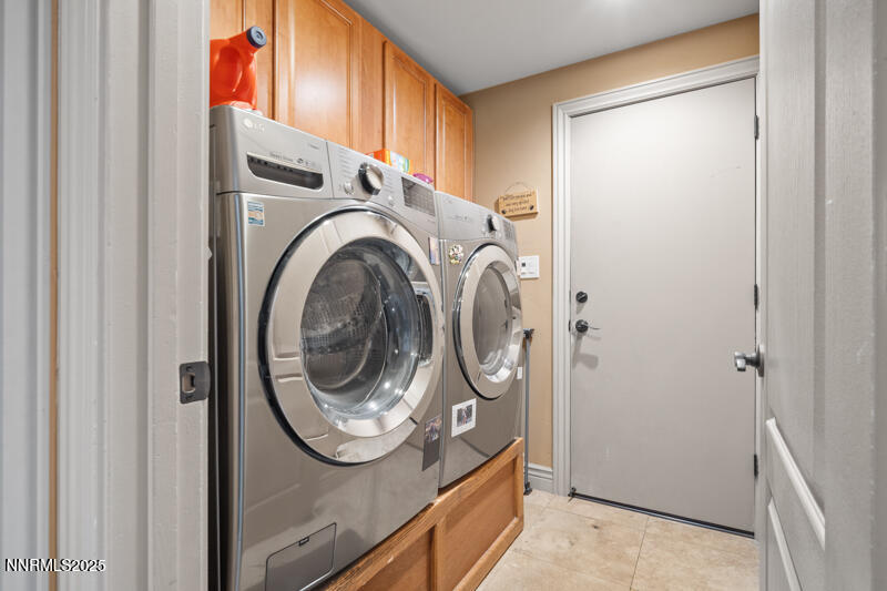 2215 Gatewood Drive Reno, NV 89523 - Photo 29 of 37 a utility room with dryer and washer