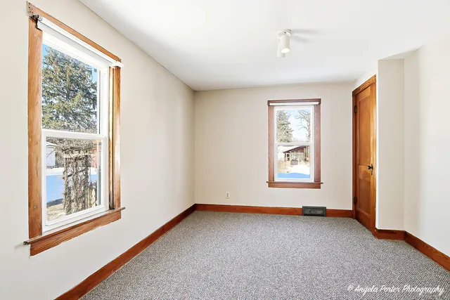 $259,000 | 331 Chestnut Street, Woodstock, IL 60098