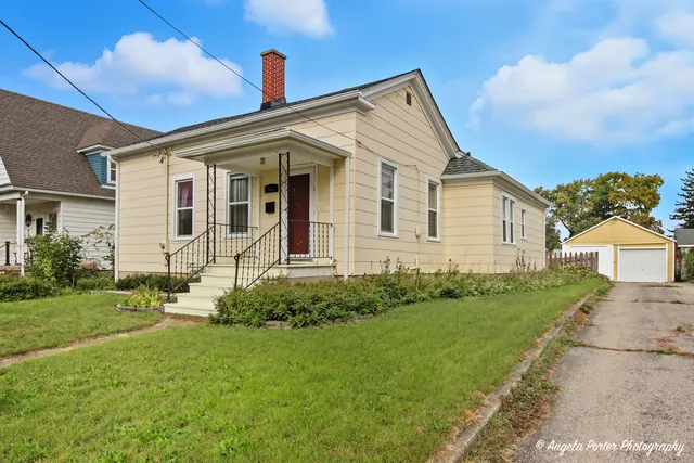 $259,000 | 331 Chestnut Street, Woodstock, IL 60098