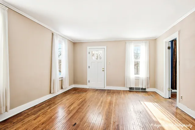 $259,000 | 331 Chestnut Street, Woodstock, IL 60098