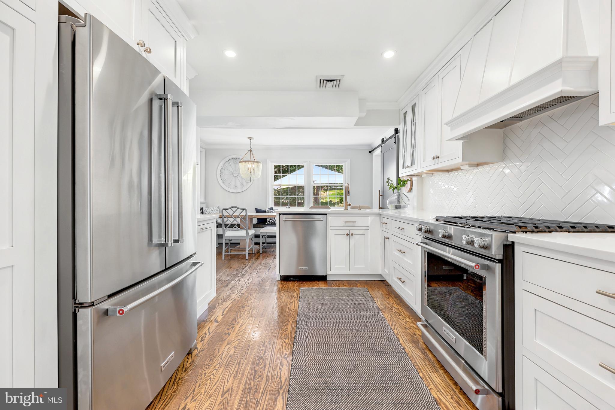 566 Upper Weadley Road Wayne, PA 19087 - Photo 16 of 50 Kitchen w/ stainless steel appliances
