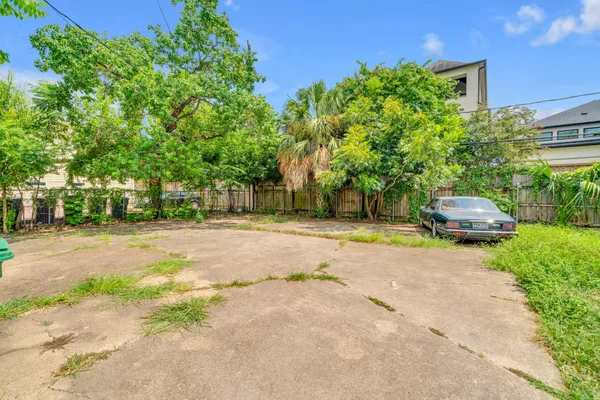 $2,250 | 1939 Richmond Avenue, Unit 2, Houston, TX 77098