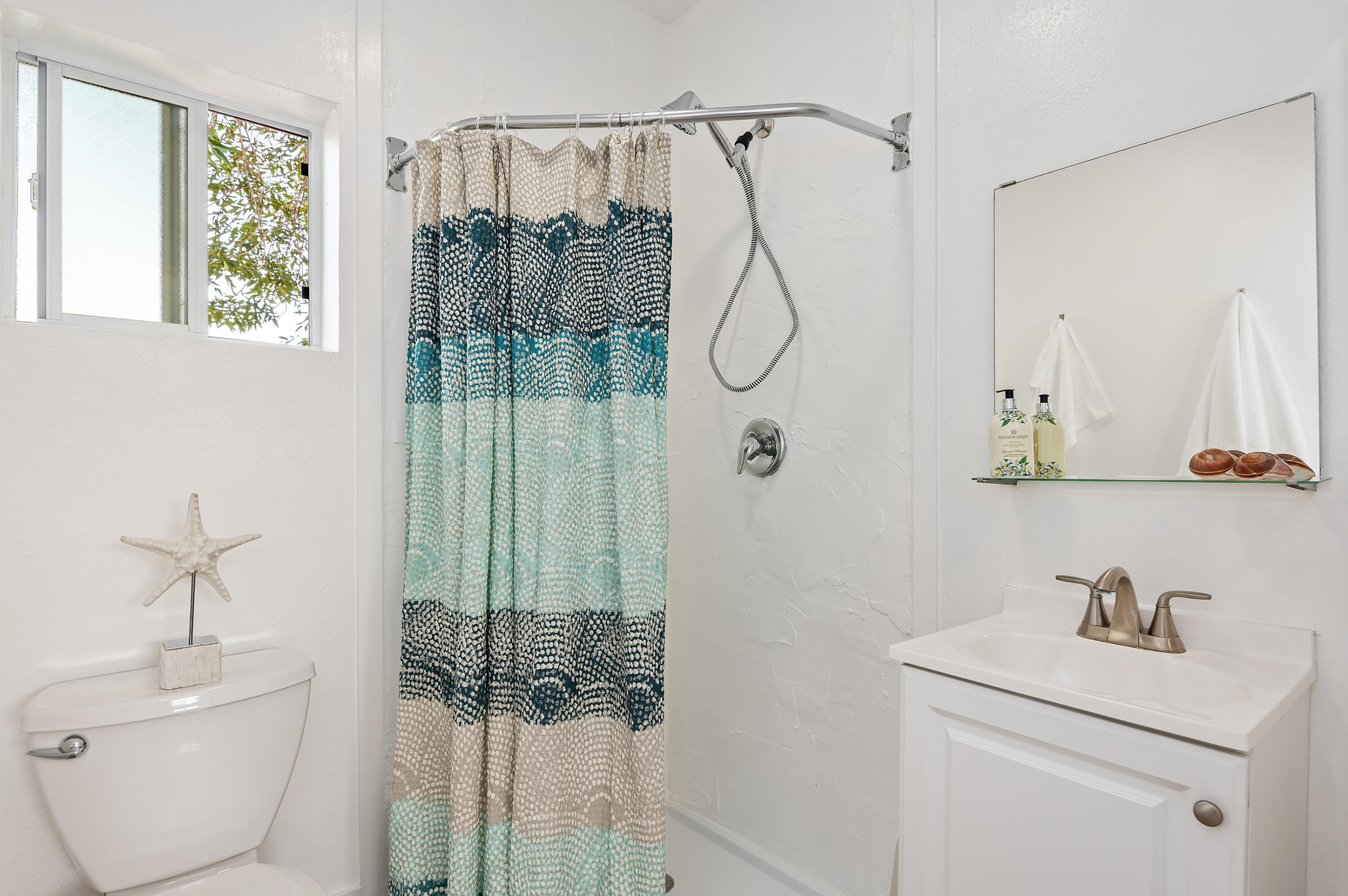 2840 Foothill Road Santa Barbara, CA 93105 - Photo 17 of 24 Studio Bathroom