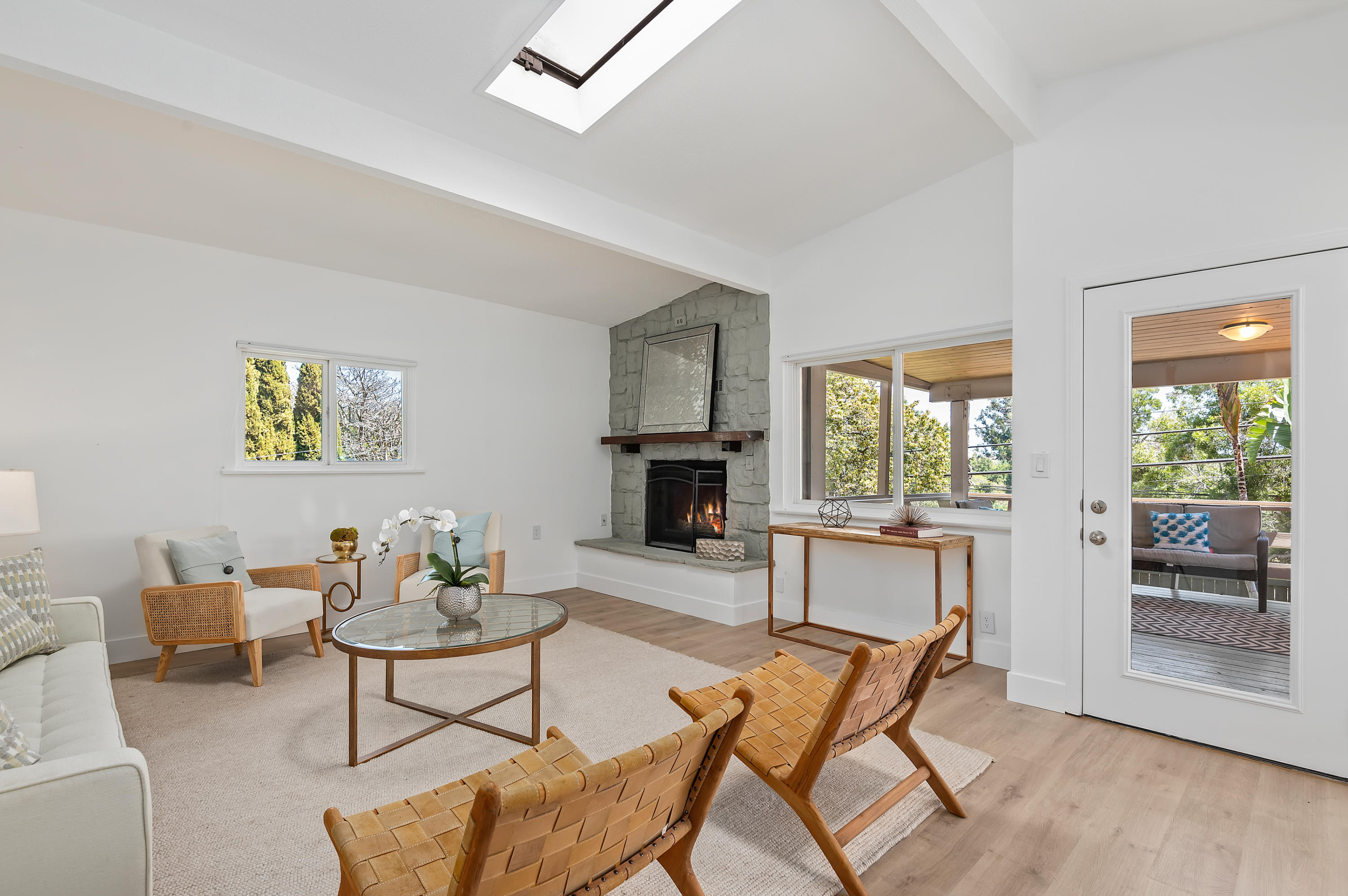 2840 Foothill Road Santa Barbara, CA 93105 - Photo 2 of 24 Living Area