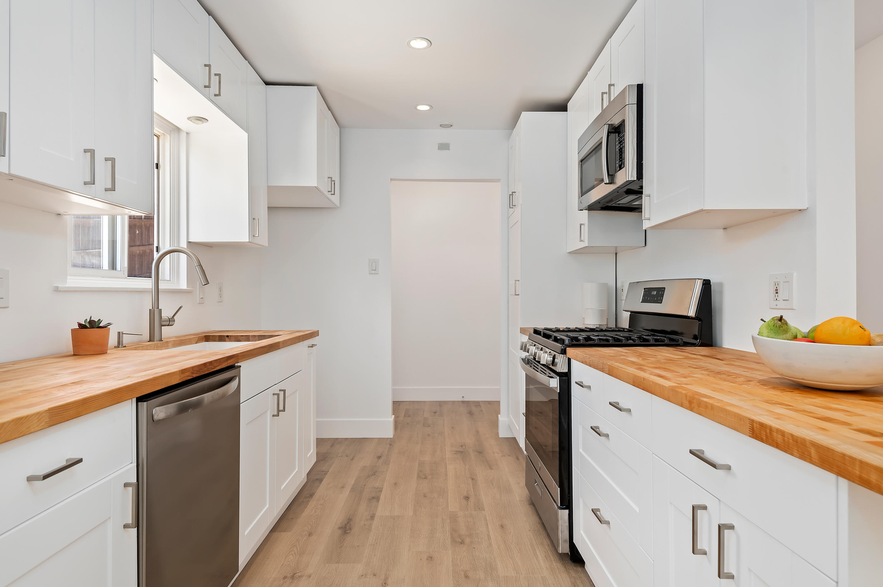 2840 Foothill Road Santa Barbara, CA 93105 - Photo 4 of 24 Kitchen