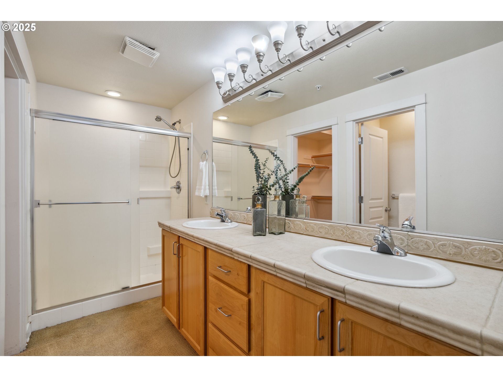 8329 Southwest 24th Avenue Portland, OR 97219 - Photo 12 of 21