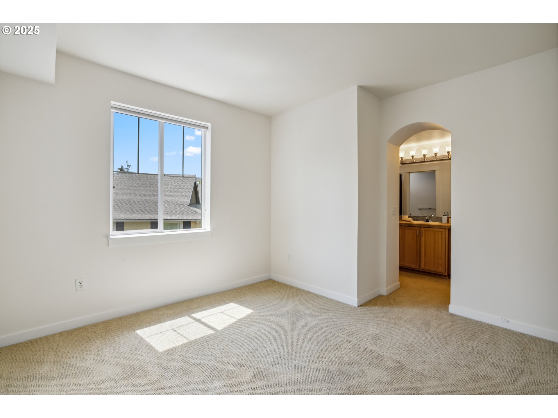 8329 Southwest 24th Avenue Portland, OR 97219 - Photo 15 of 21