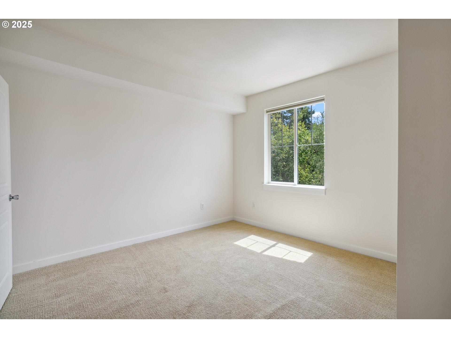 8329 Southwest 24th Avenue Portland, OR 97219 - Photo 16 of 21