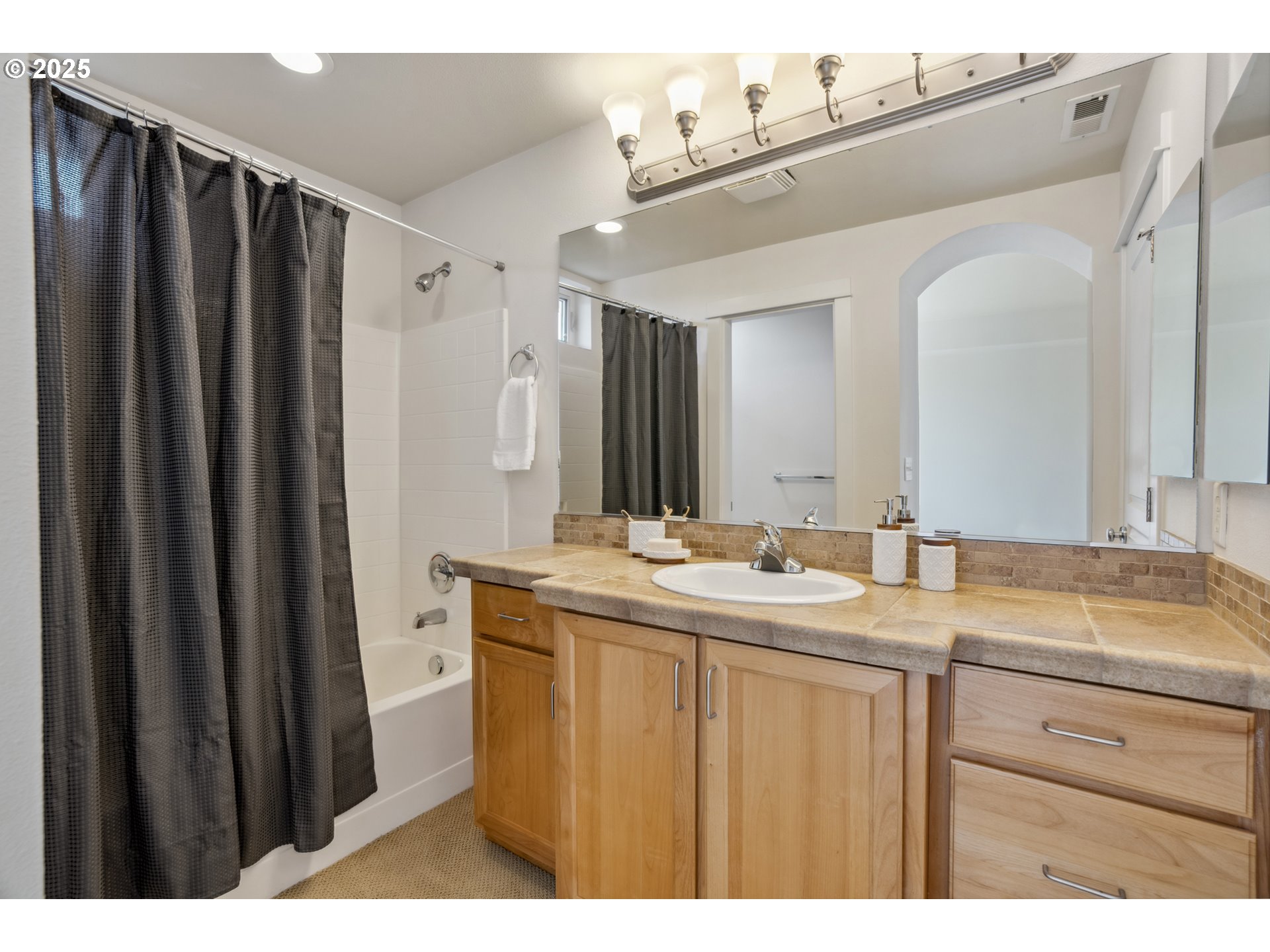 8329 Southwest 24th Avenue Portland, OR 97219 - Photo 17 of 21