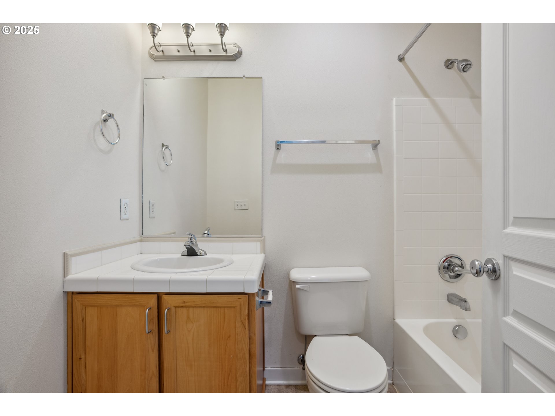 8329 Southwest 24th Avenue Portland, OR 97219 - Photo 20 of 21
