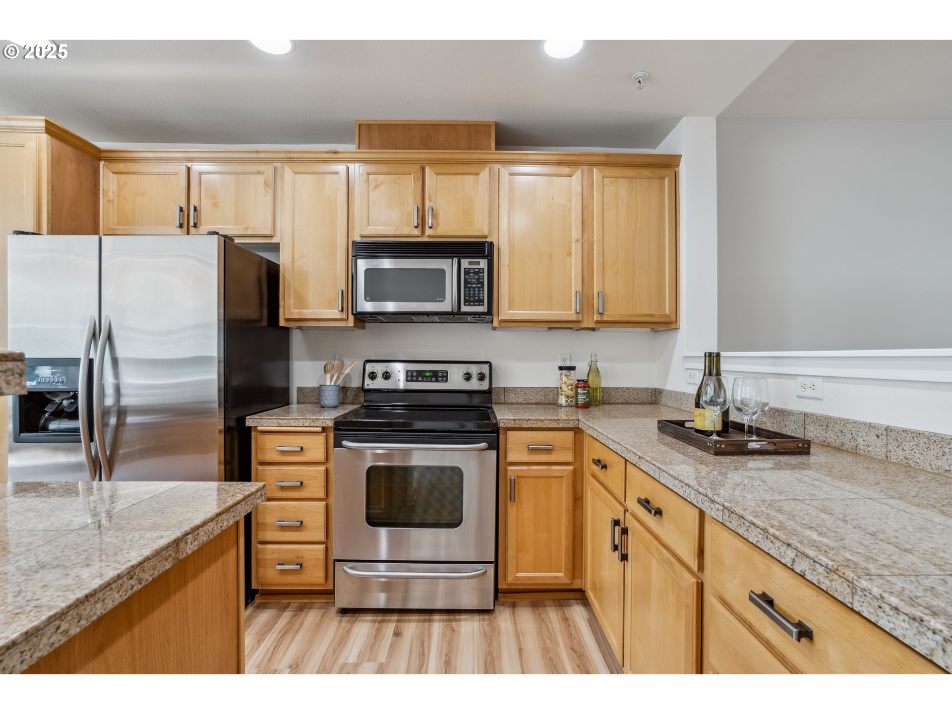 8329 Southwest 24th Avenue Portland, OR 97219 - Photo 5 of 21