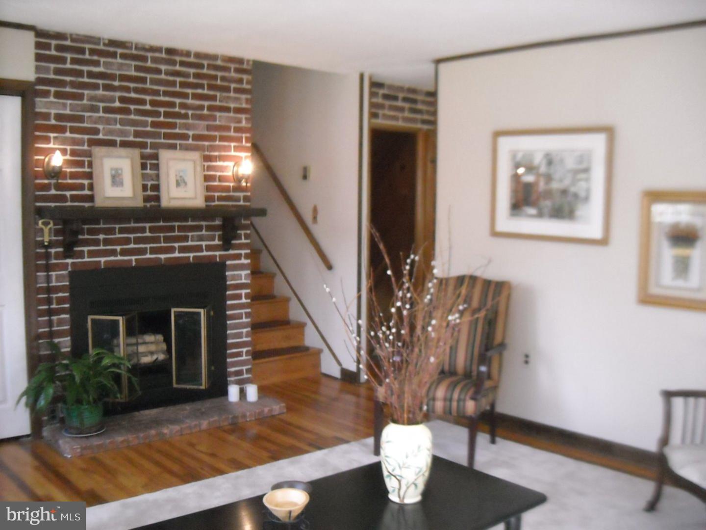 147 French Road Collegeville, PA 19426 - Photo 5 of 22 Living Room