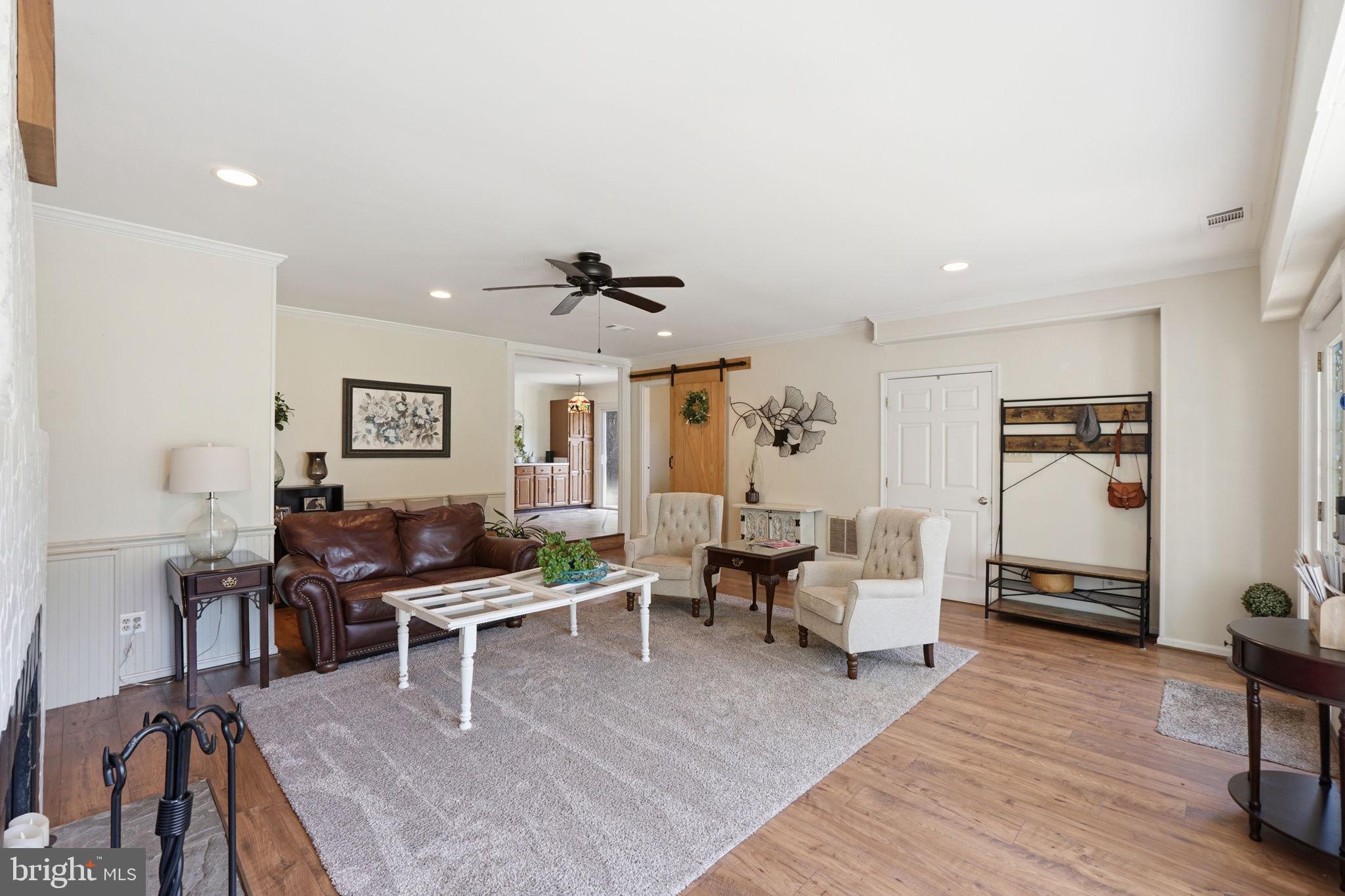 19608 Gott Street Poolesville, MD 20837 - Photo 19 of 43 a living room with furniture