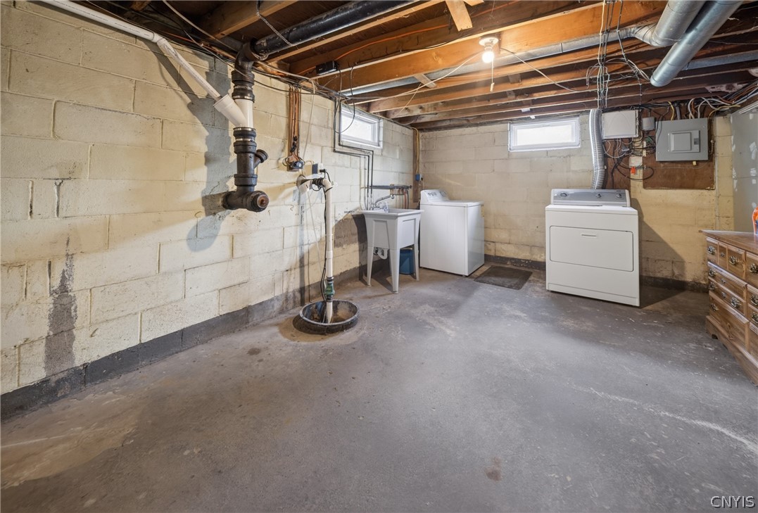 8770 Weaver Road Cicero, NY 13029 - Photo 41 of 47 Laundry Area