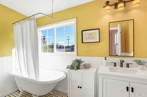 $895,000 | 229-231 Bodega Avenue, Petaluma, CA 94952